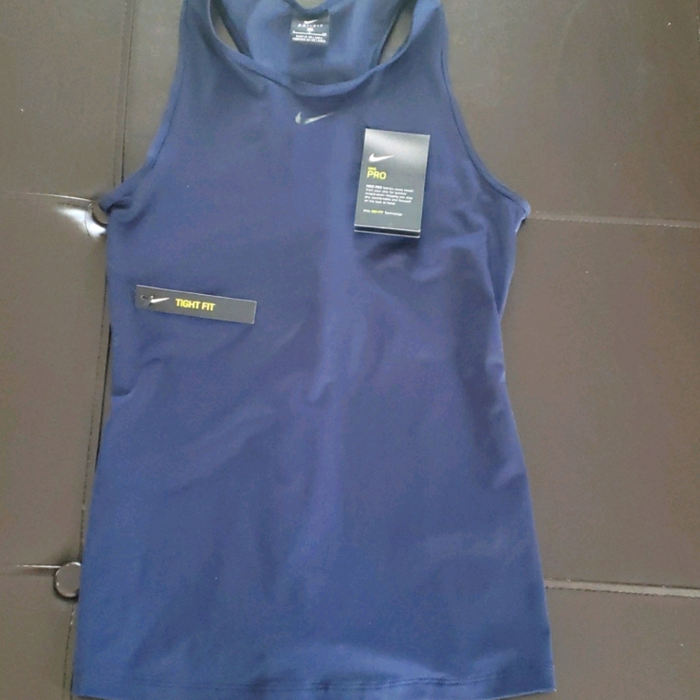 Nike top